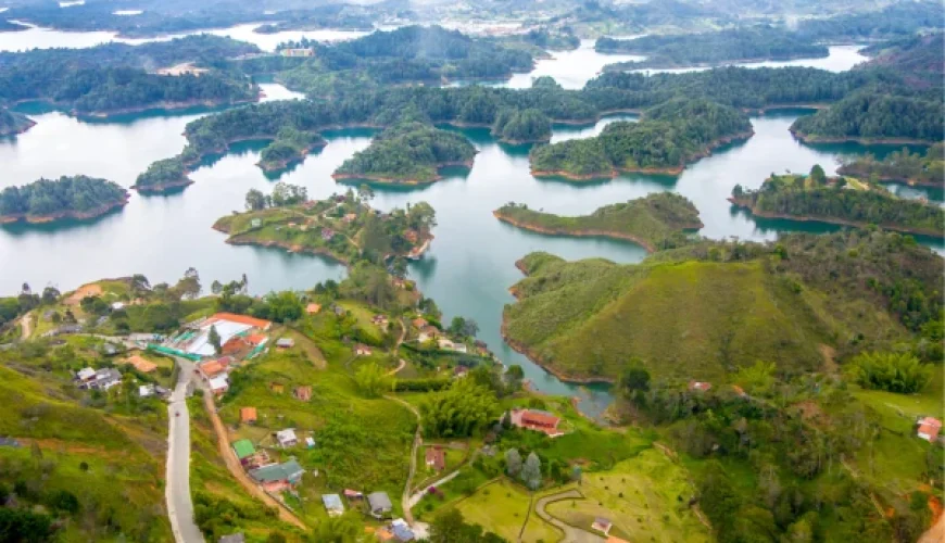 Guatape piedra del peñol