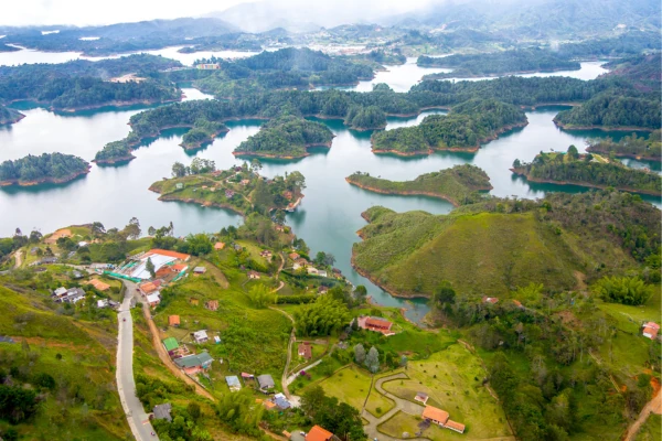 Guatape piedra del peñol